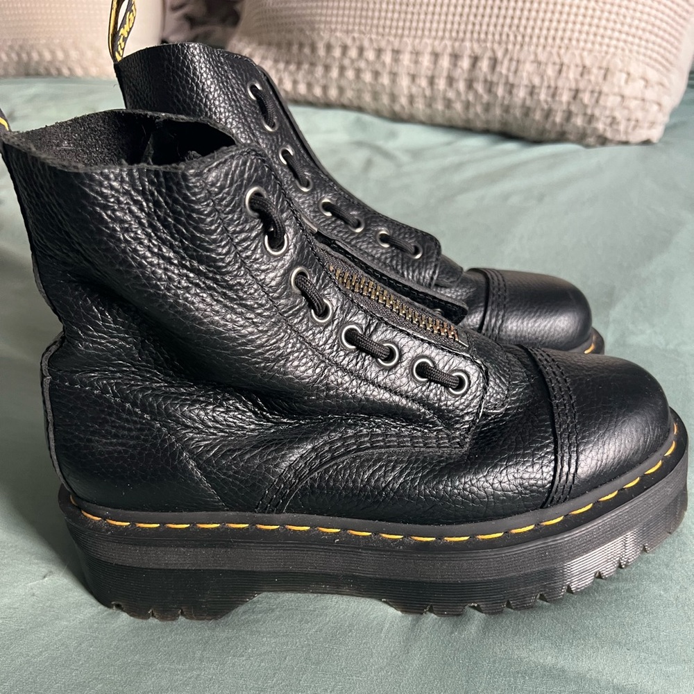 Dr. Martins Black Sinclair Milled Napa leather Boots Size 9